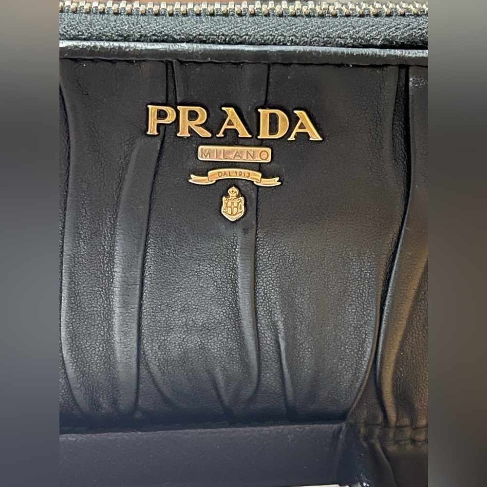 PRADA Milano PRADA Nappa Gaufre Black Leather Nero Zip Around Long Wallet - Picture 4 of 14